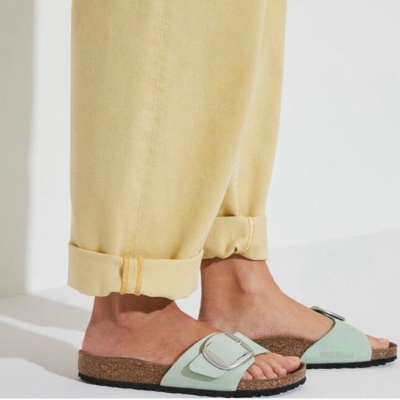 Madrid Big Buckle
Nubuck Leather - Matcha - Picture 9 of 9